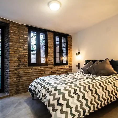 Villa Regionalista 1919: Seaside Retreat With Heated Pool Malaga