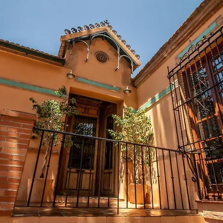 Villa Regionalista 1919: Seaside Retreat With Heated Pool