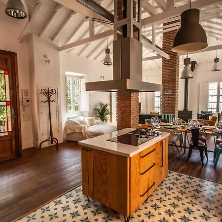 Villa Regionalista 1919: Seaside Retreat With Heated Pool