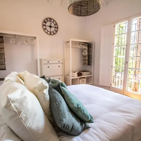 Villa Regionalista 1919: Seaside Retreat With Heated Pool Malaga