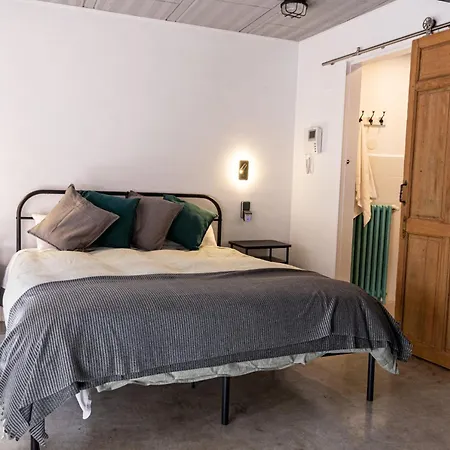 Regionalista 1919: Seaside Retreat With Heated Pool