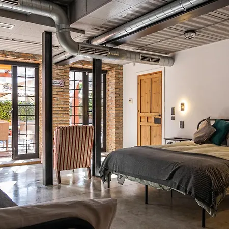 Villa Regionalista 1919: Seaside Retreat With Heated Pool *